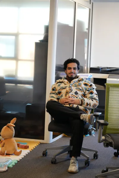 Ayoub Fattami dans son espace de travail